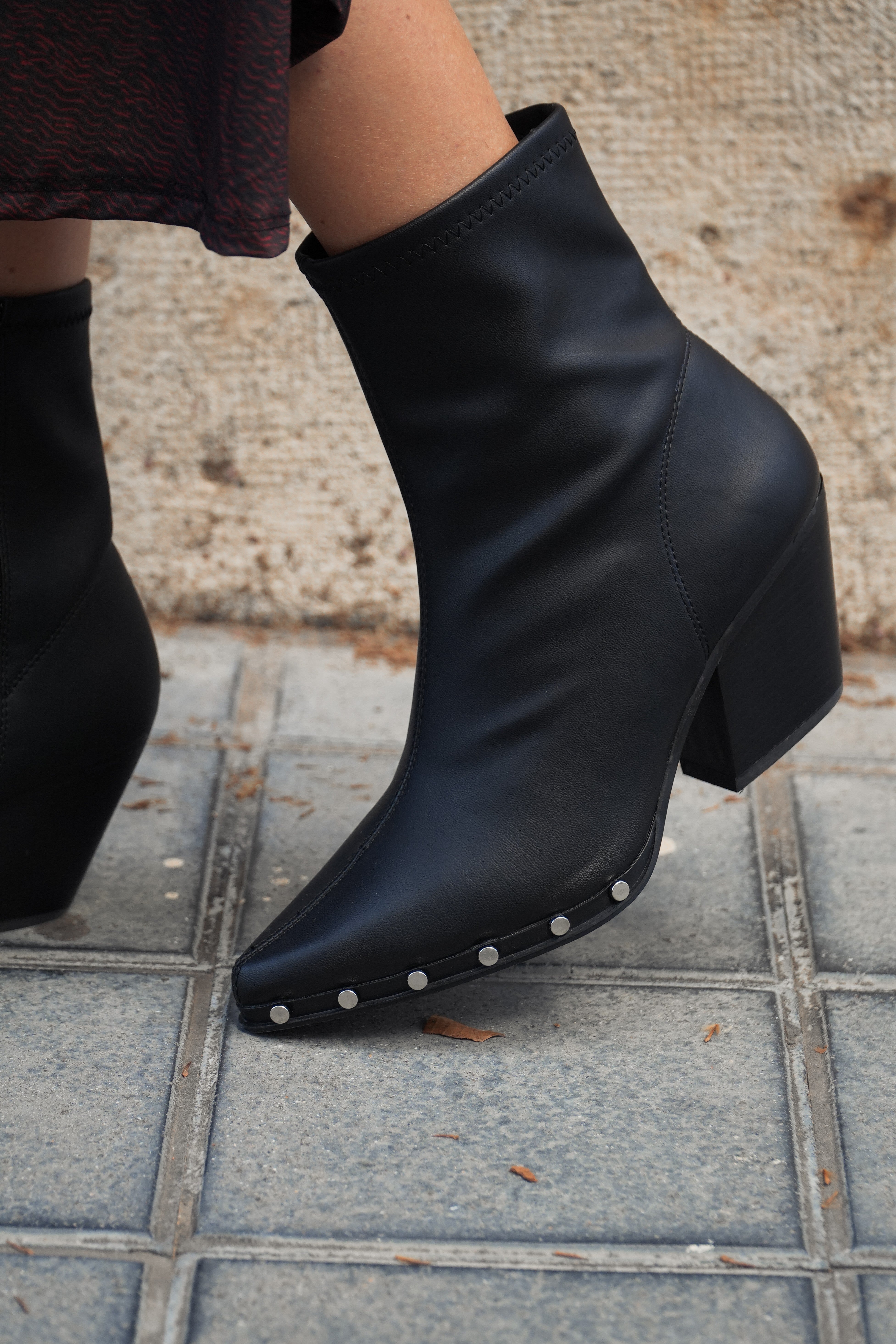 BOTINES TACHUELAS