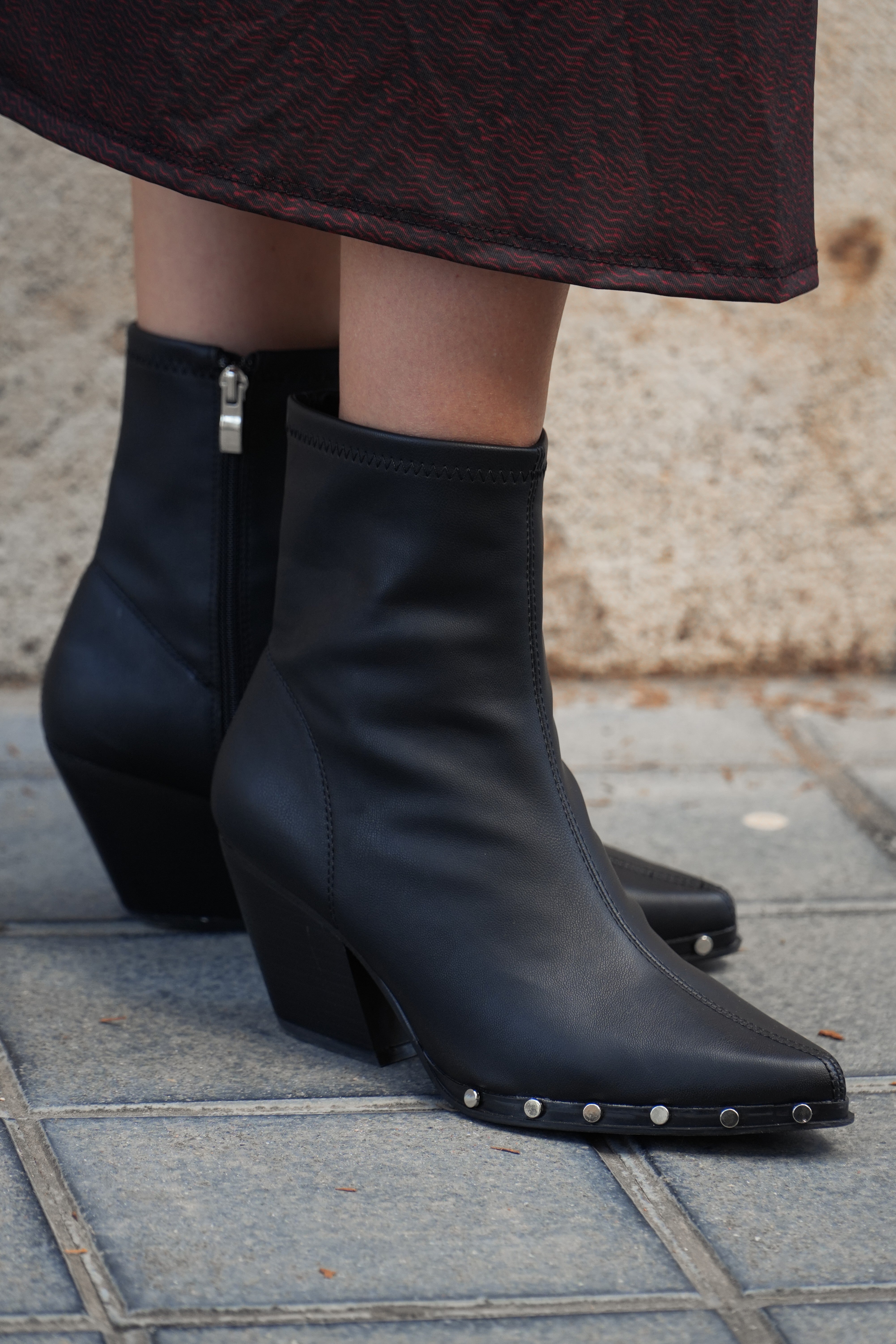 BOTINES TACHUELAS