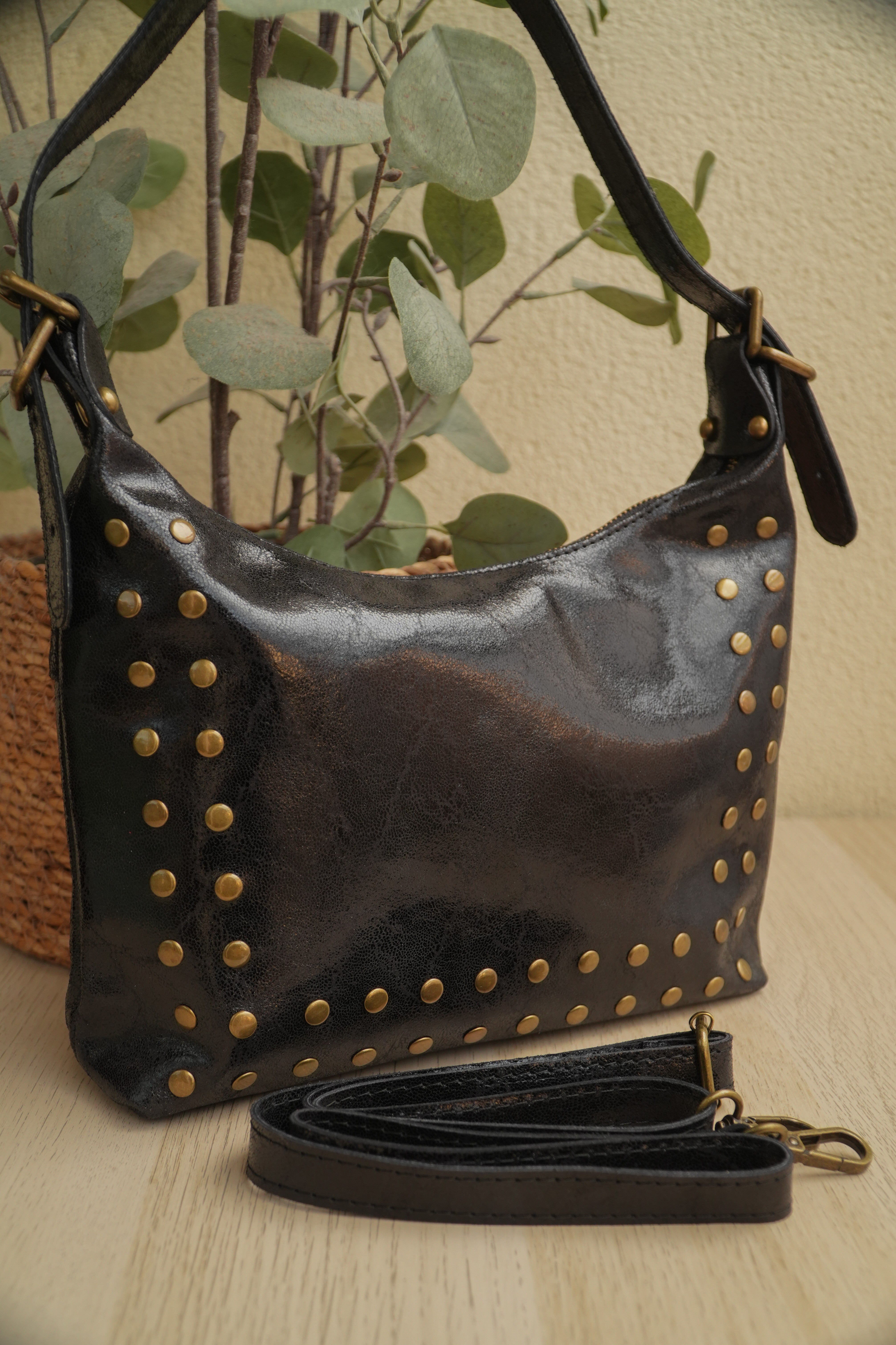 BOLSO TACHUELAS NEGRO