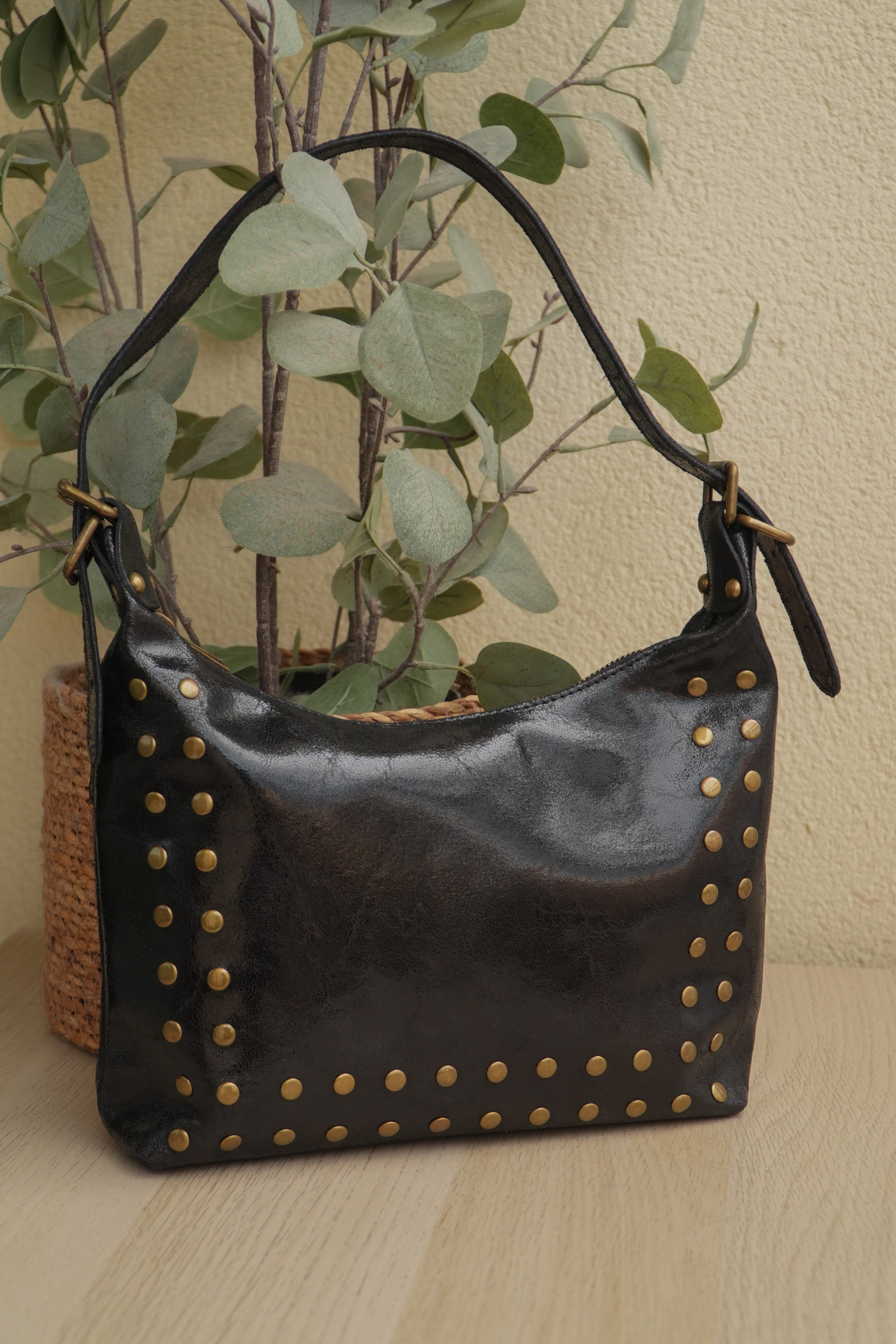 BOLSO TACHUELAS NEGRO